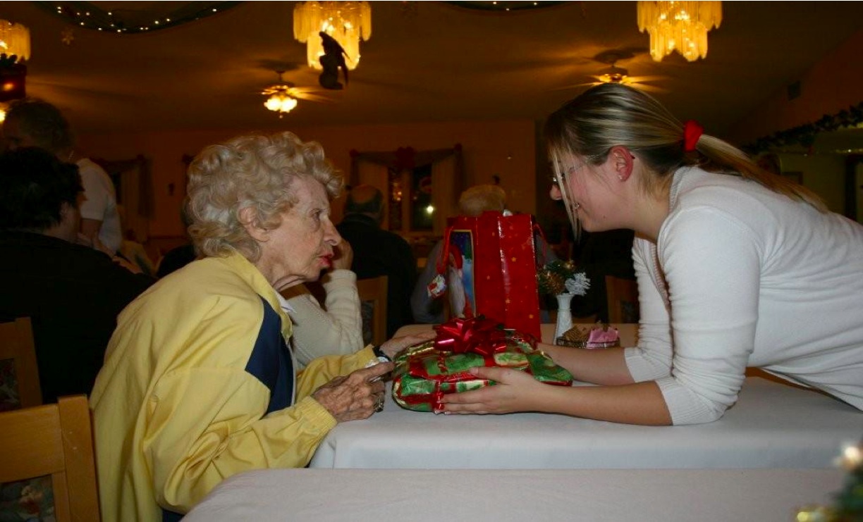 Folka Voca - Camilla Gardens 2008 photo 30:
  					Lorna is Wondering How She Came to be a Winner in the Santa Lottery.